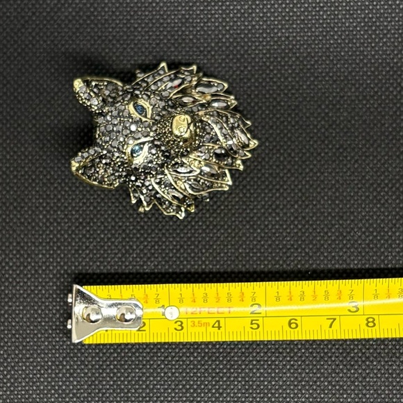 Dazzling Pave Crystal Wolf Head Brooch | Gold Tone Statement Pin - Picture 5 of 8